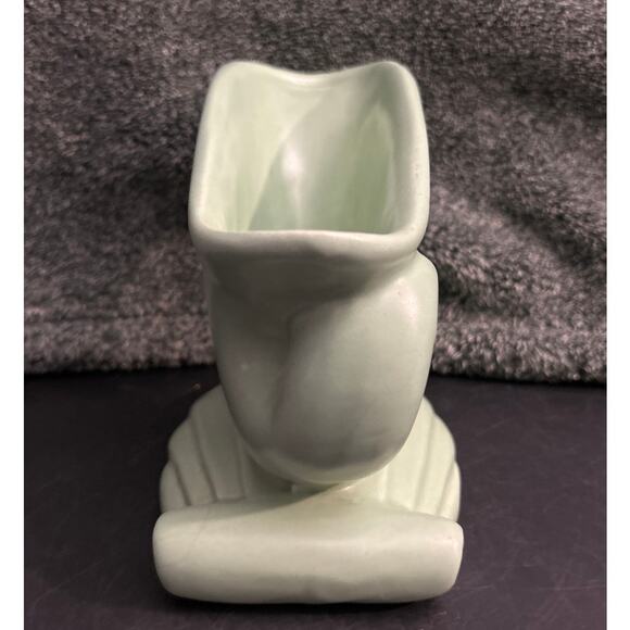 Royal Haeger Matte Green Shell Planter c1940 - Picture 4 of 8